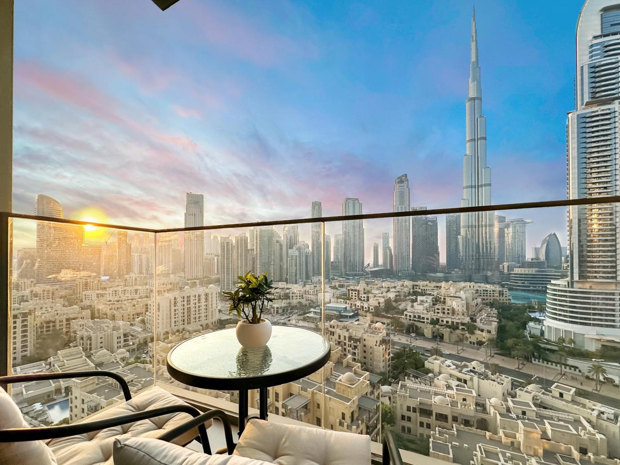 Apartment View In And Burj Khalifa View - 2 Bedroom - 3 Beds