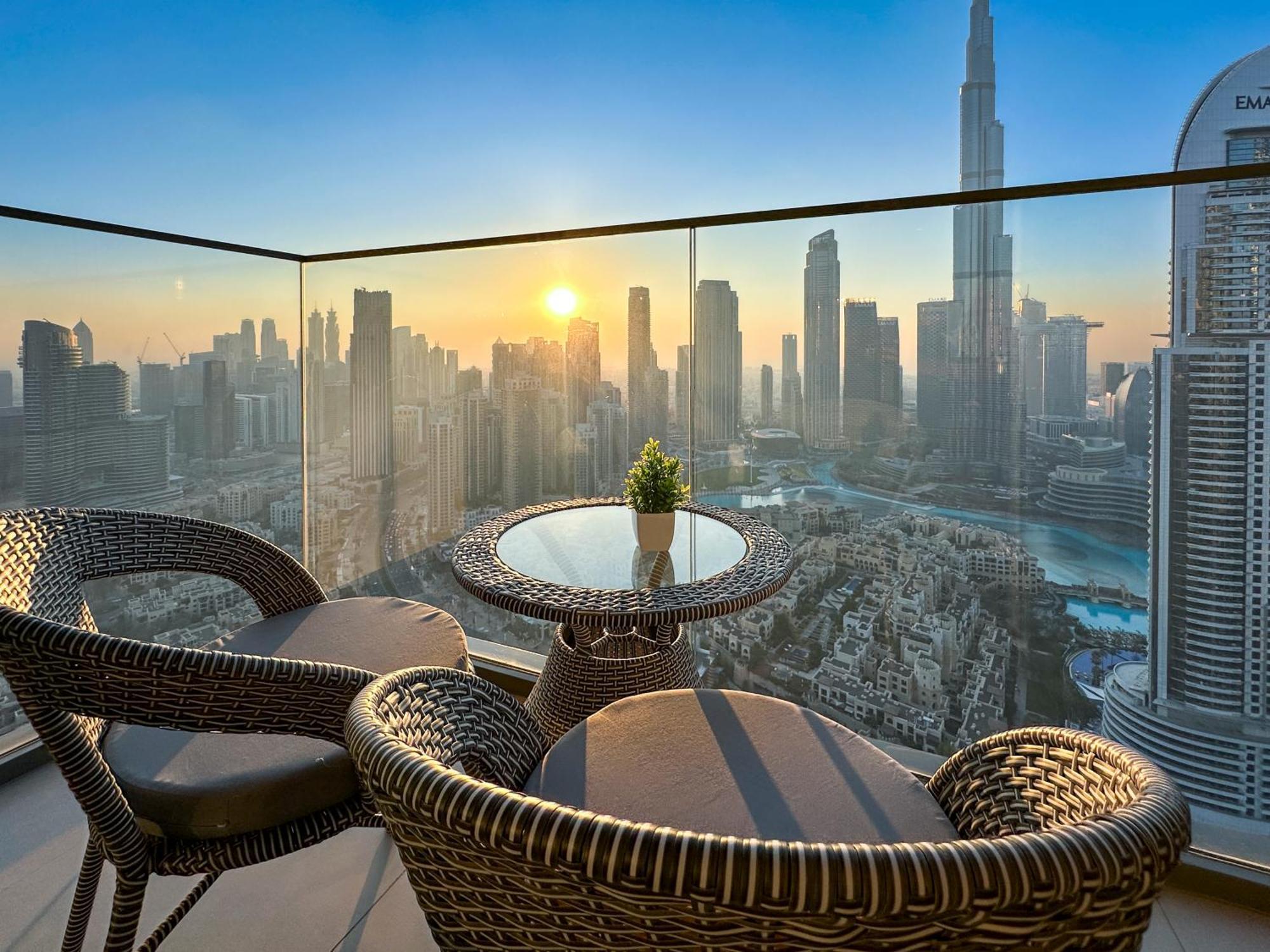 Apartment View In And Burj Khalifa View - 2 Bedroom - 3 Beds