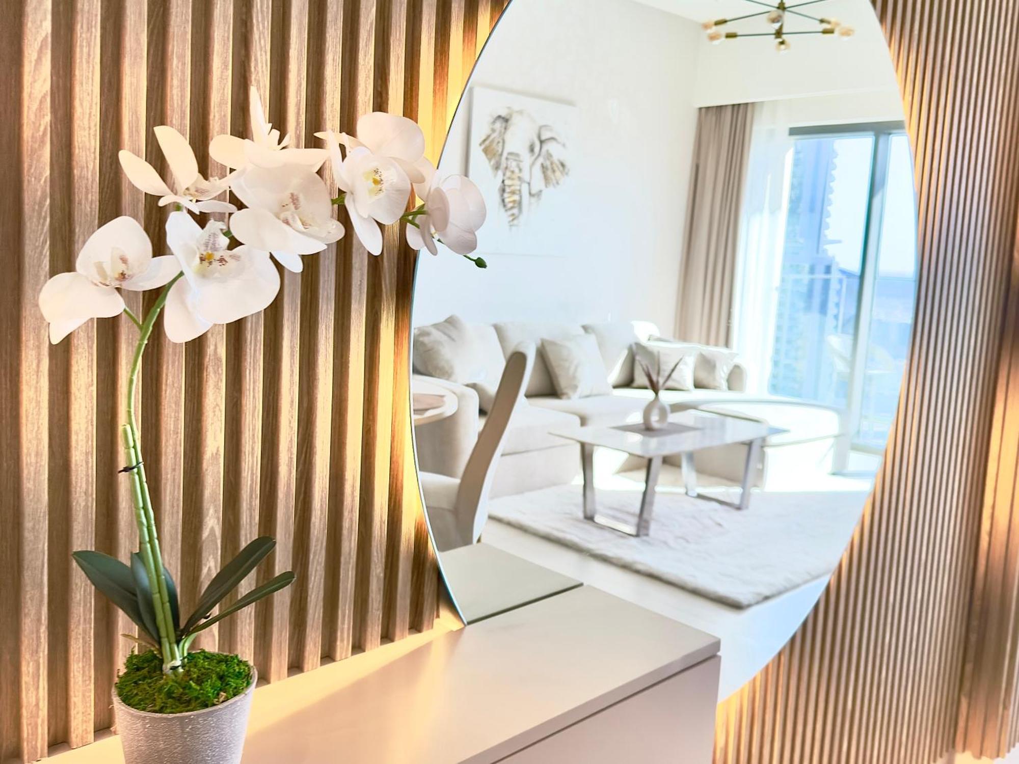 Apartment View In And Burj Khalifa View - 2 Bedroom - 3 Beds *
