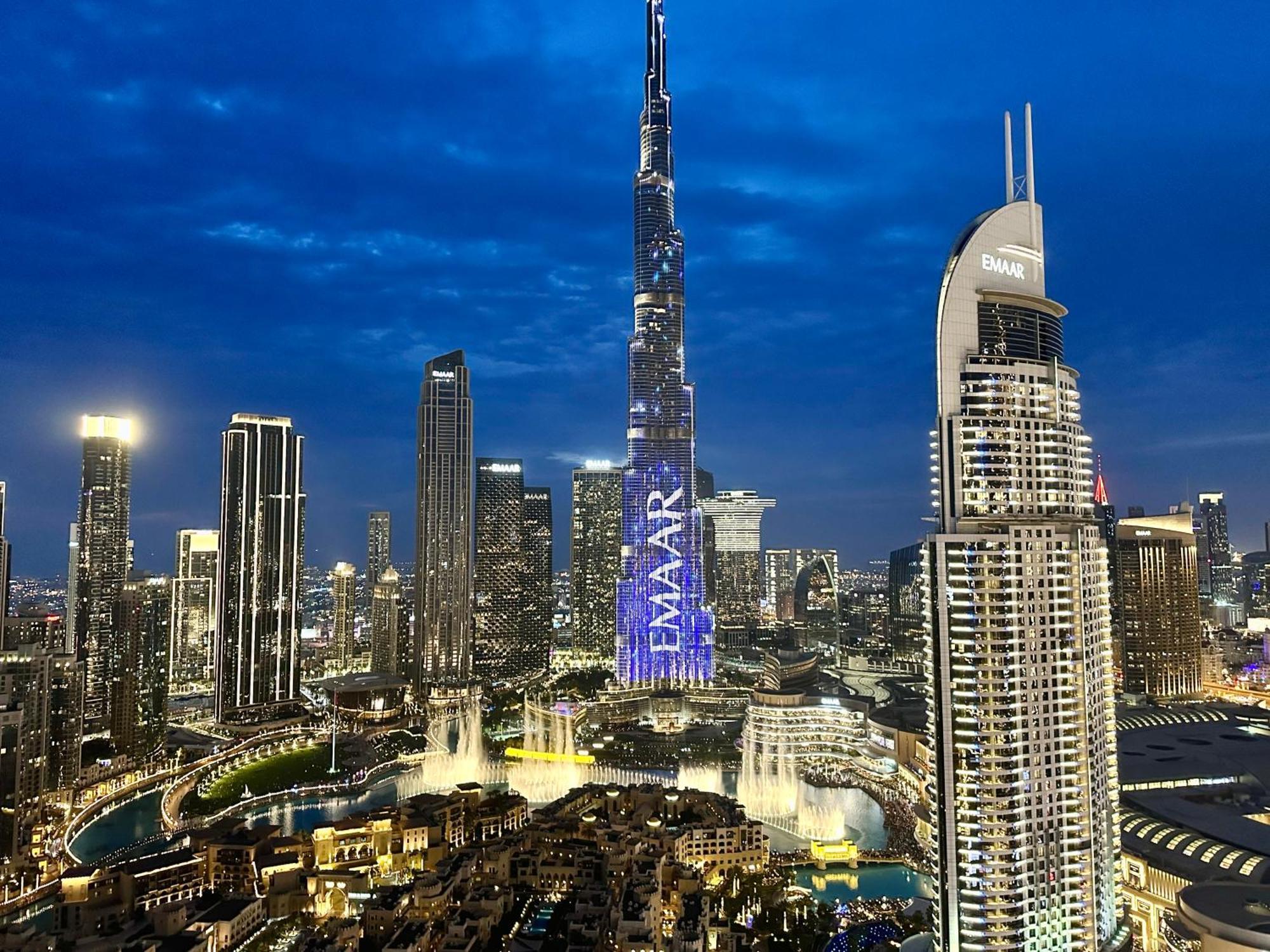 Apartment View In And Burj Khalifa View - 2 Bedroom - 3 Beds *