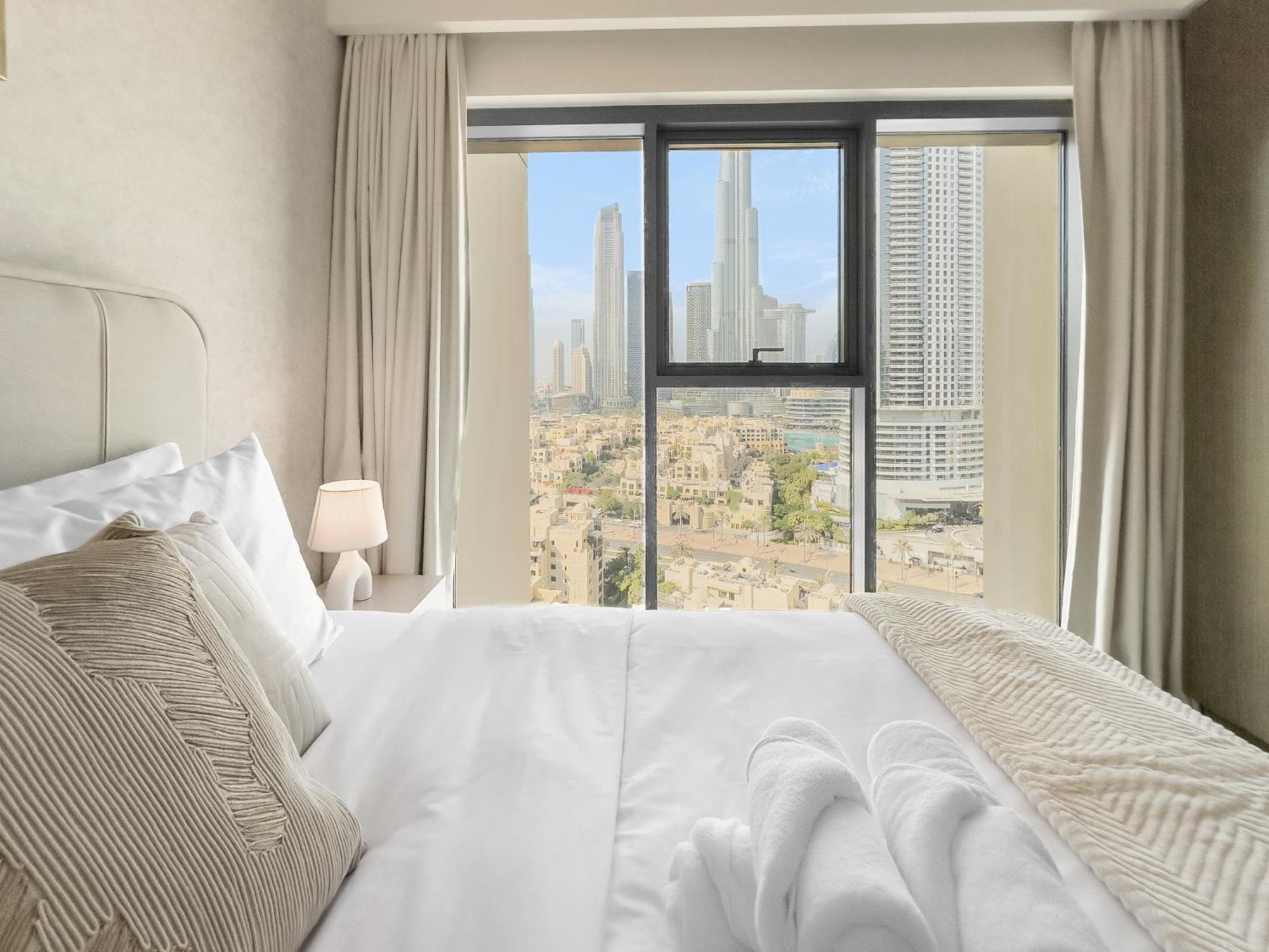 Apartment View In And Burj Khalifa View - 2 Bedroom - 3 Beds *