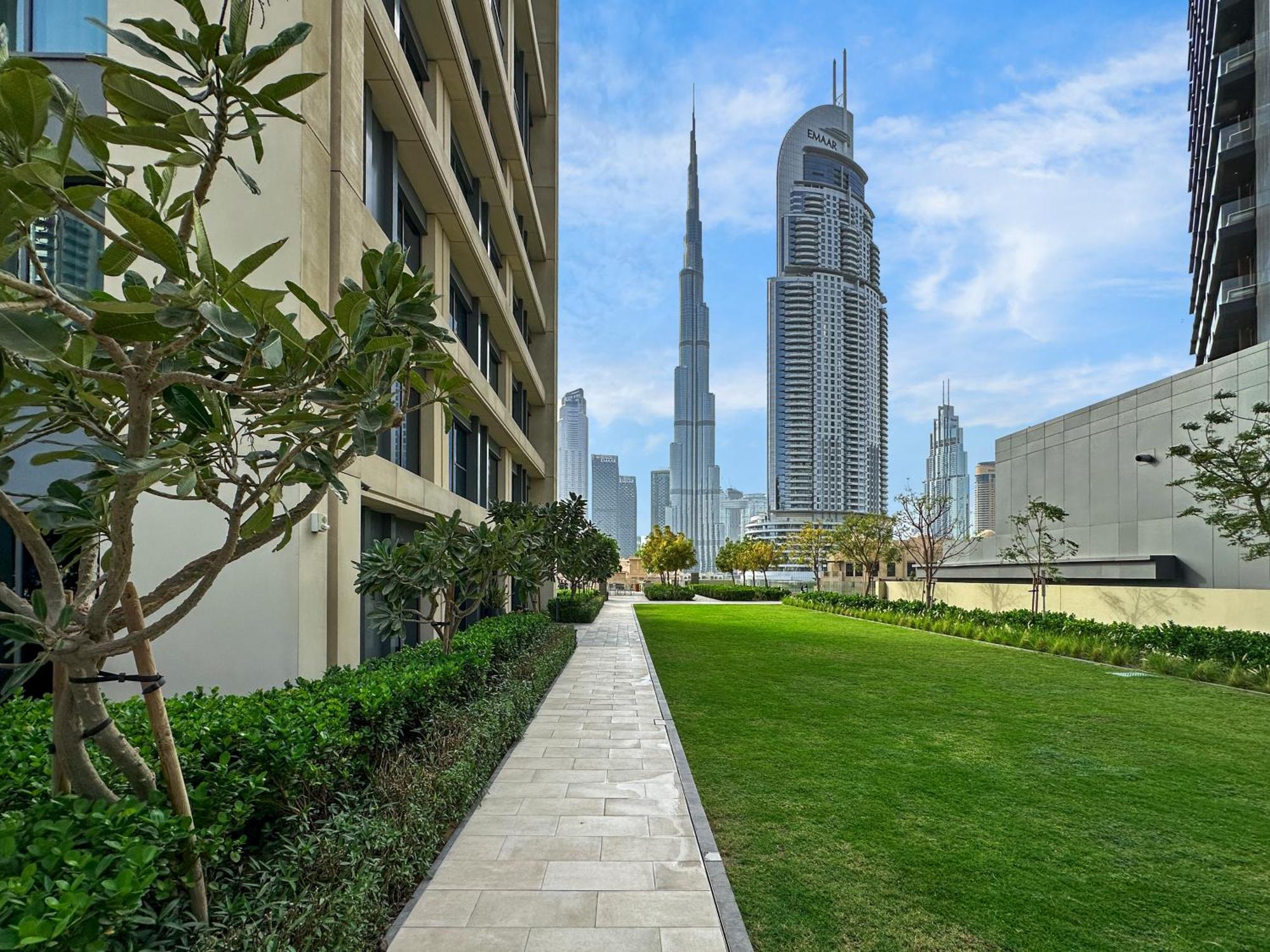 View In And Burj Khalifa View - 2 Bedroom - 3 Beds Appartement *