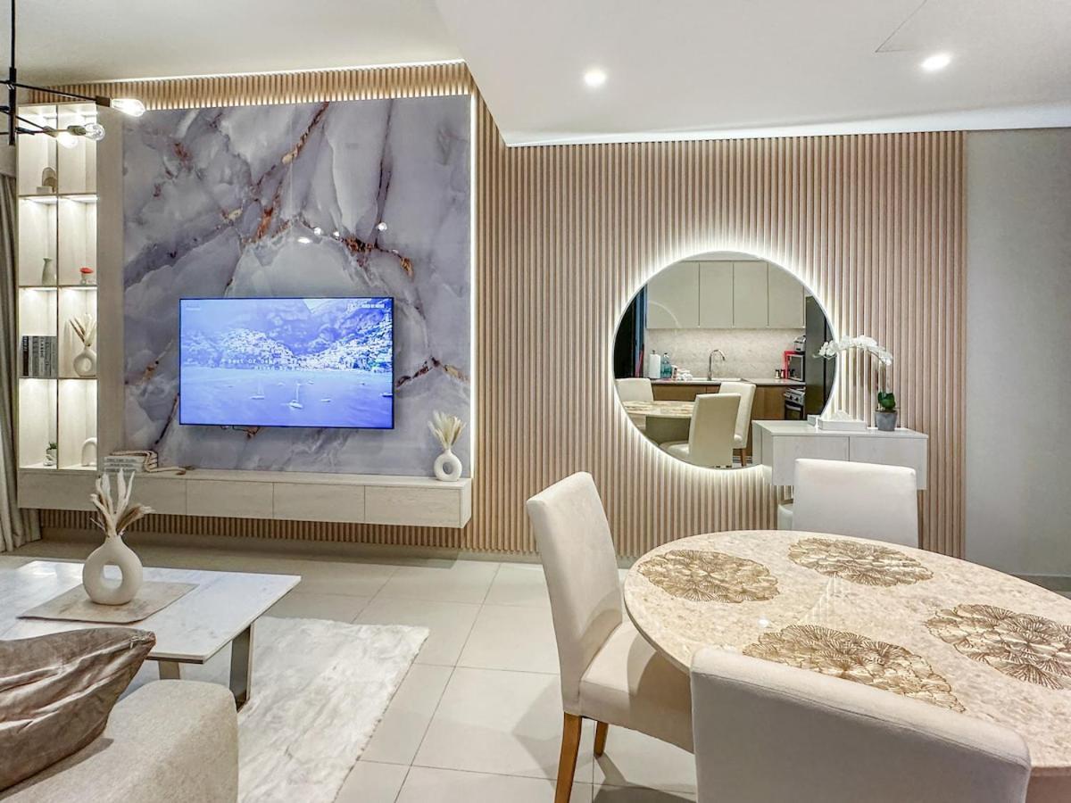 View In And Burj Khalifa View - 2 Bedroom - 3 Beds * Dubai